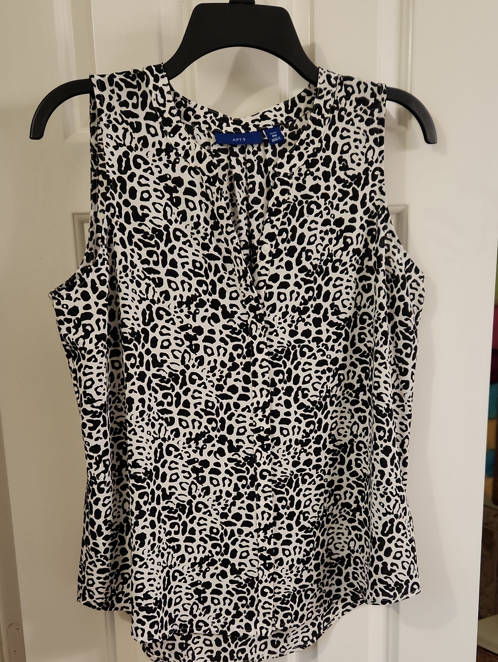 Apt. 9 Black and White Leopard Print Sleeveless V-Neck Camisole
